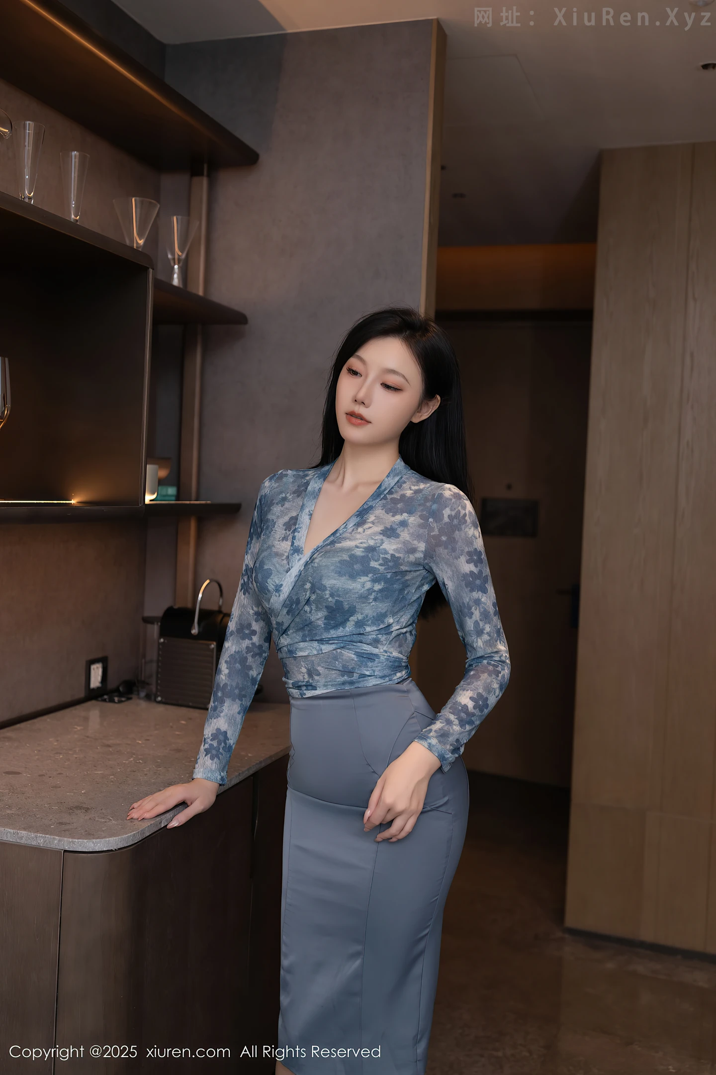 图片[3]-[XiuRen秀人网]VOL.10693 模特安然anran性感灰色套装露灰色内衣配开档肉丝秀美腿诱惑写真80P-秀人网官方网站